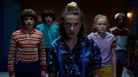 Stranger Things -  một bộ phim kinh dị siêu nhiên với dàn diễn viên trẻ tài năng và những bí ẩn kỳ lạ!